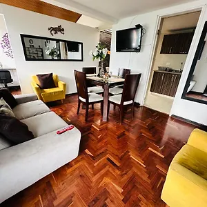 Hermosa Casa Familiar Y Central , Bogotá Colombia